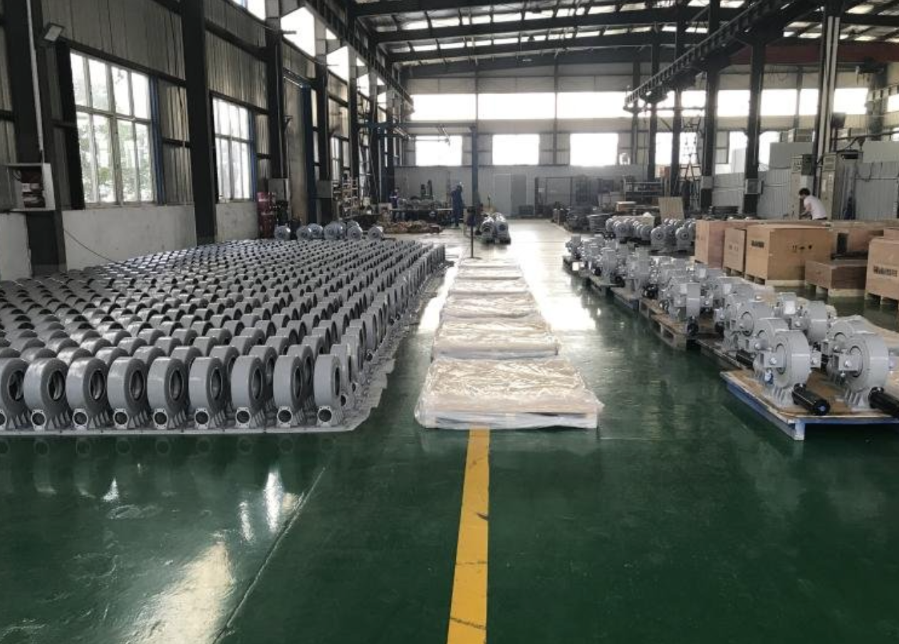 Blog công ty mới nhất về Cách chọn Hộp số truyền động xoay phù hợp cho Bộ theo dõi năng lượng mặt trời